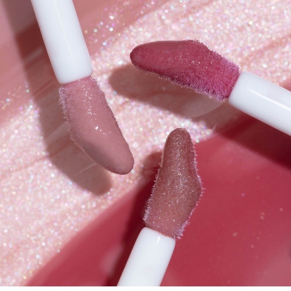 LAWLESS -ULTRA shiny, new LE shades w/immediate softening, hydrating, & plumping - Picture 4 of 6